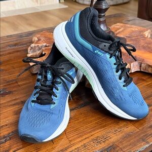 ASICS Women's Blue and Black Athletic Shoes 9